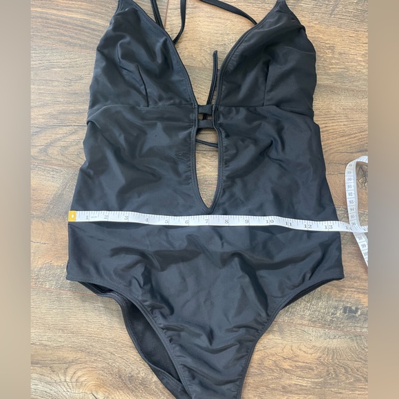 Abercrombie &Fitch one piece swim suit, size M - Picture 4 of 4